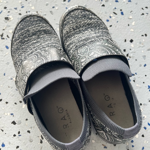 Nursing shoes - Picture 2 of 5